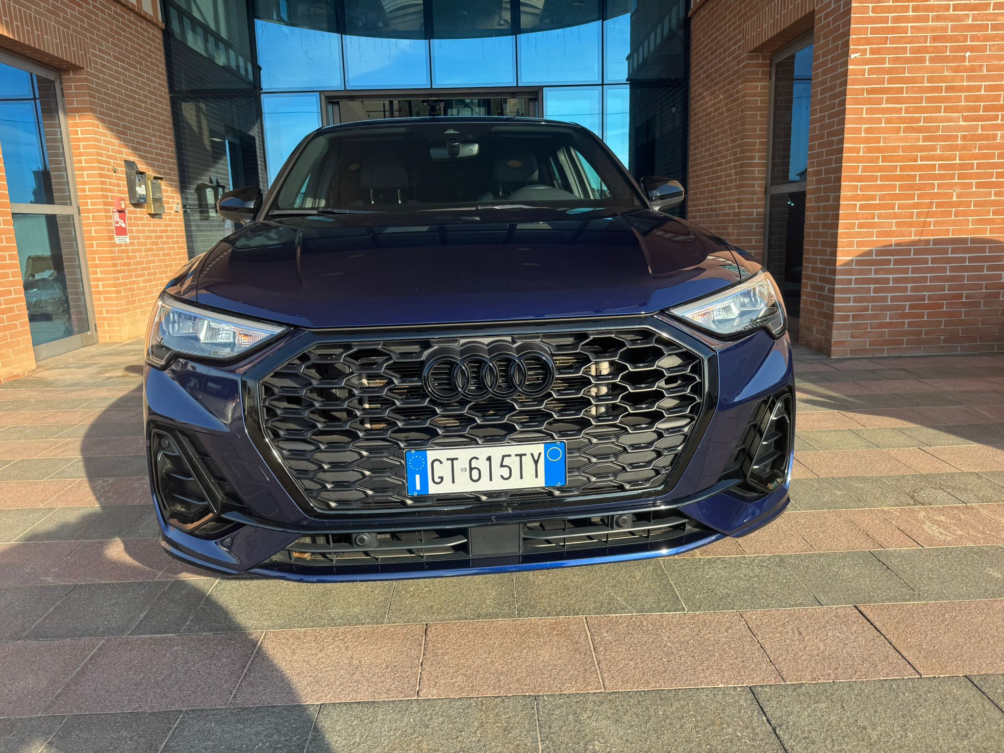 Audi Q3 35 TDI S tronic Identity Black